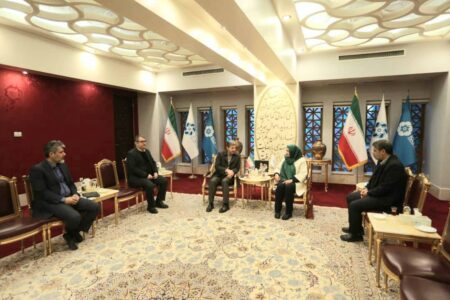 دیدار نماینده زرتشتیان با مسئولان ارشد استان اصف...